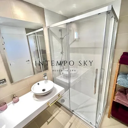 Апартаменты Intempo Sky & *